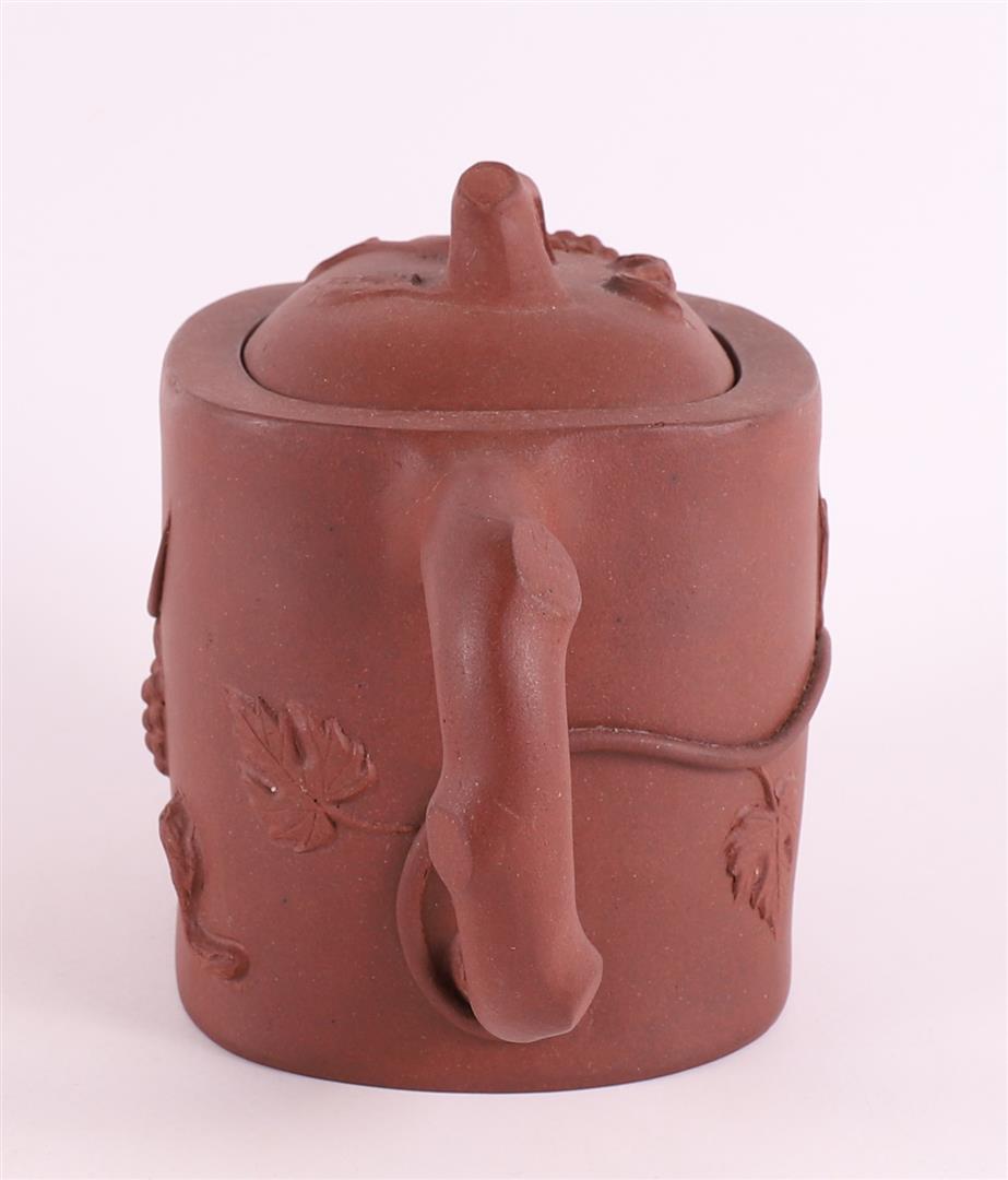 A Yixing tree trunk shaped teapot, China 19th/20th century. - Image 4 of 8