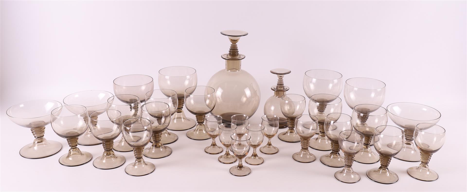 Netherlands, Maastricht. A fumi glass elixir decanter 'Tradition', 1932-'33.