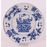 A blue/white porcelain dish, China, Kangxi, around 1700.