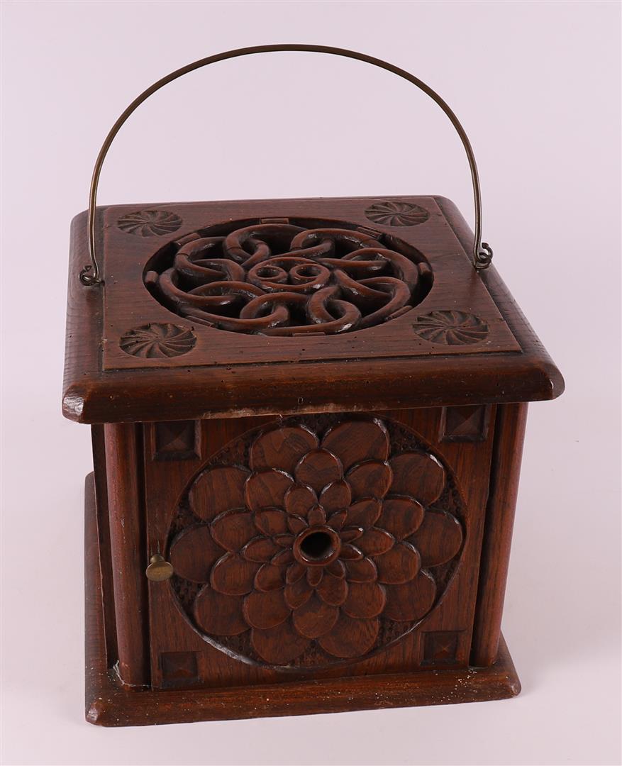 A square oak stove with brass handle, 19th century. - Image 2 of 5
