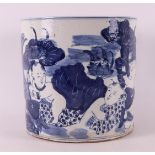 A blue/white porcelain cylindrical brush pot, China, 20th century.