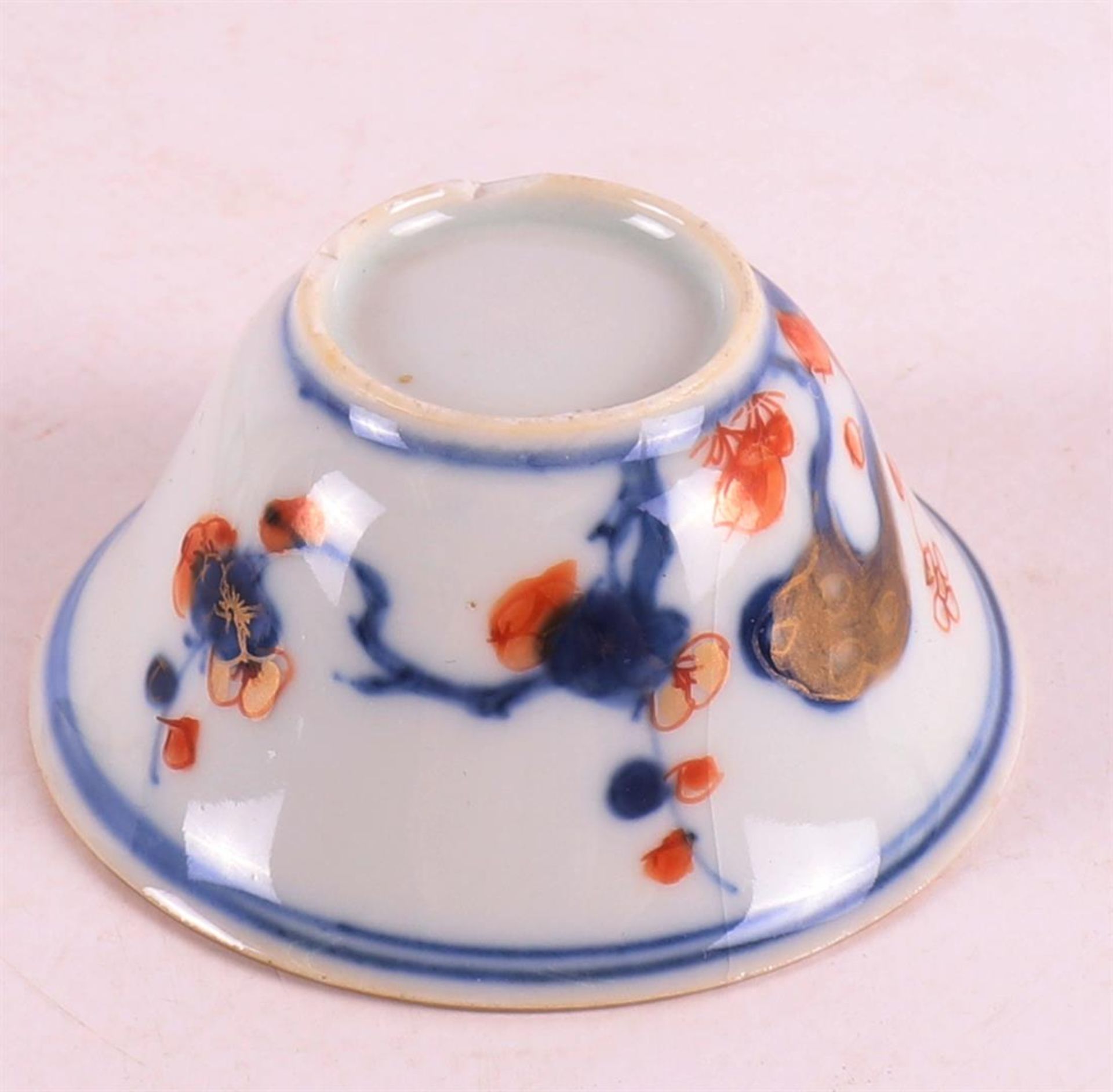 Three porcelain Chinese Imari bowls, China, Kangxi, around 1700. - Image 8 of 8