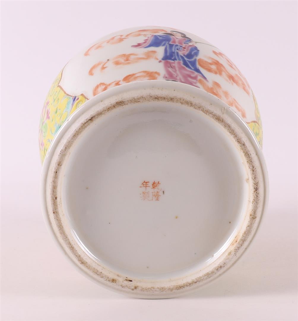 A baluster-shaped porcelain cover vase, China, Guanxu (1875-1908). - Image 6 of 7