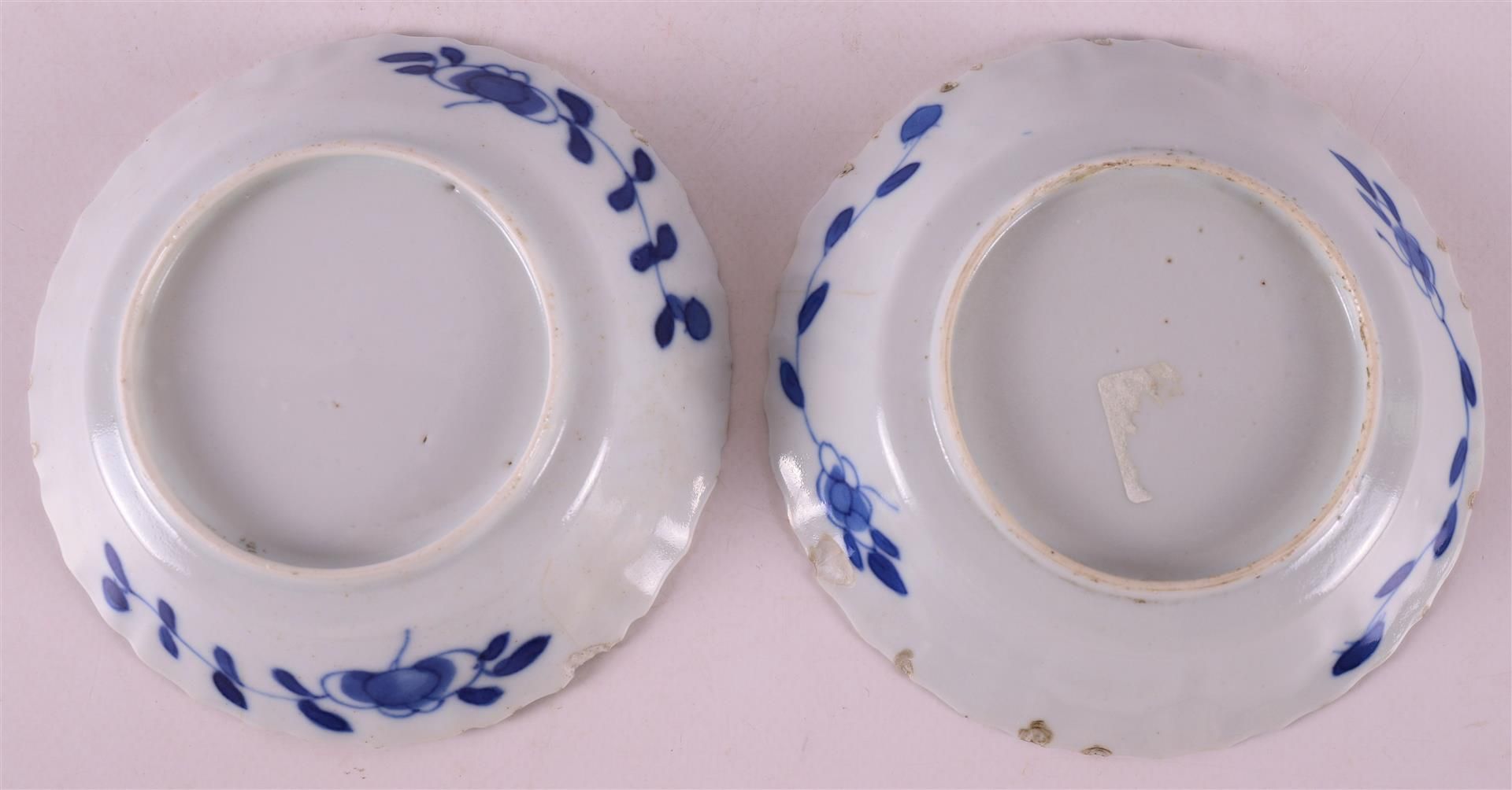 Five blue/white porcelain contoured saucers, China, Kangxi, around 1700 - Image 8 of 10