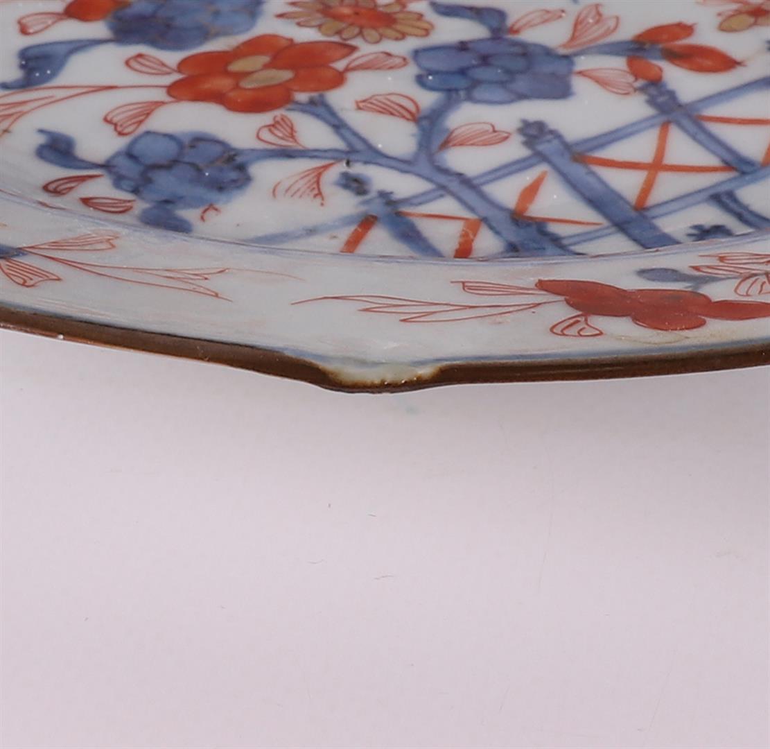 A series of six porcelain Chinese Imari plates, China, Kangxi, around 1700. - Image 4 of 13