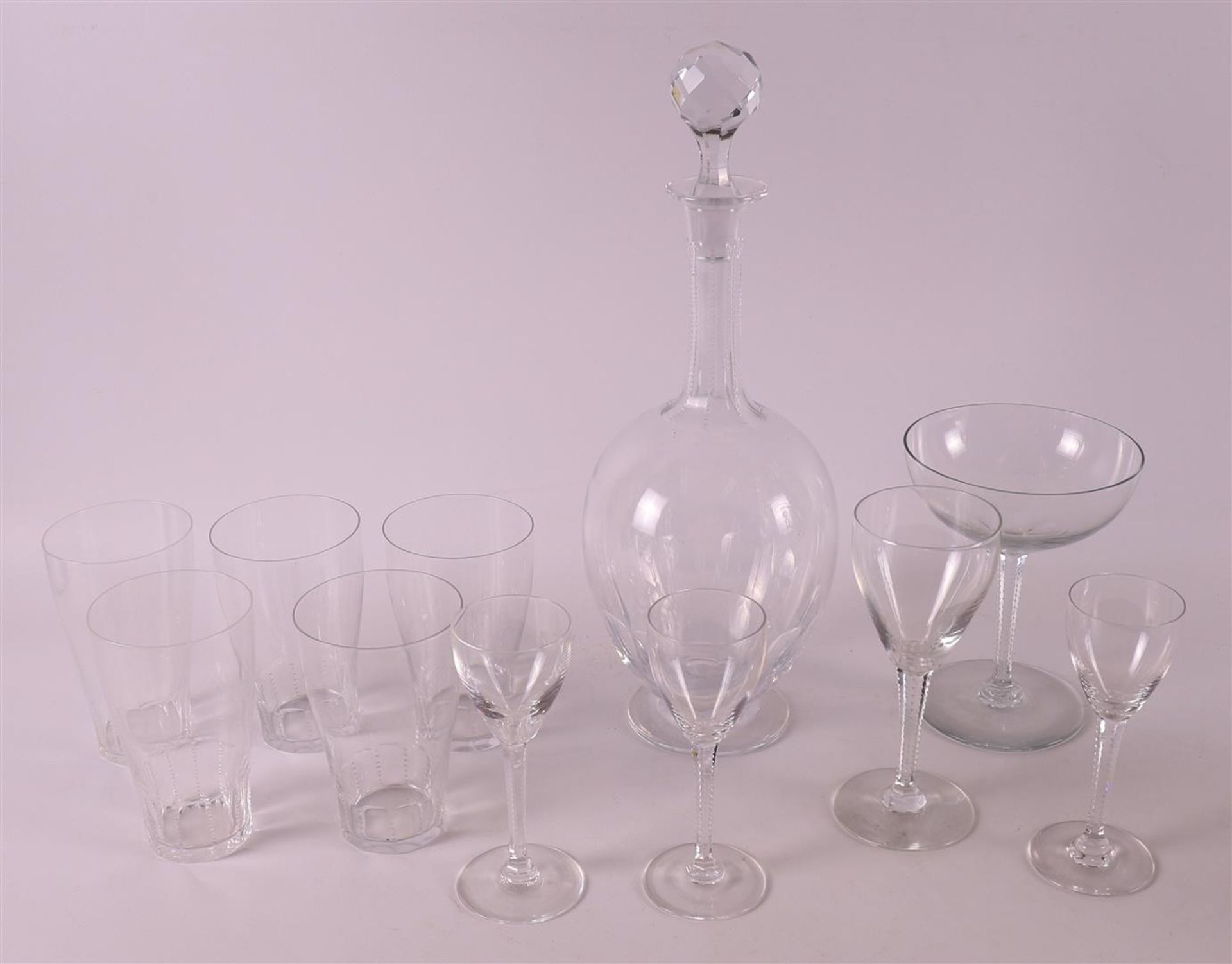 Netherlands, Maastricht. A clear glass decanter 'Ségur' with glasses, 20th centu - Bild 3 aus 4