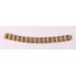 A 14 kt 585/1000 yellow gold vintage design link bracelet