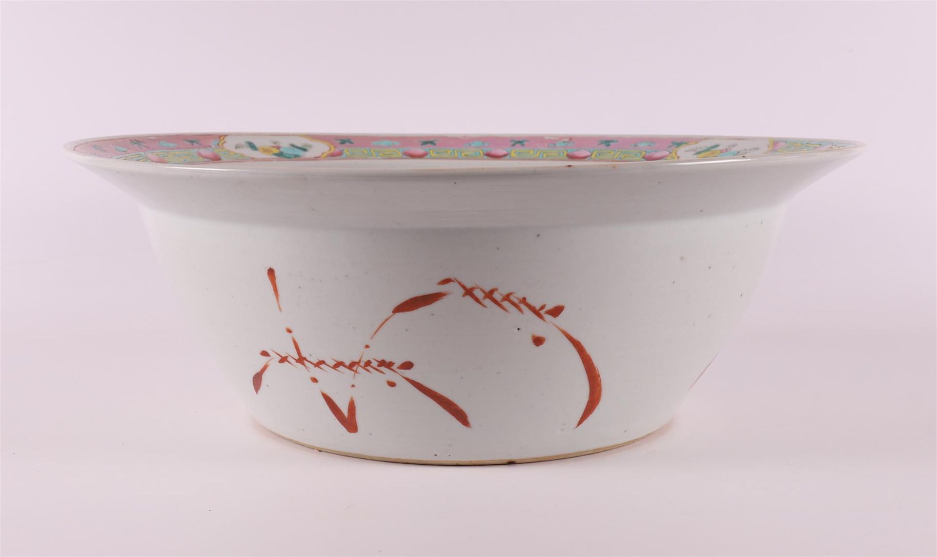A porcelain famille rose wash bowl, China, Guangxu, around 1900. - Bild 6 aus 8