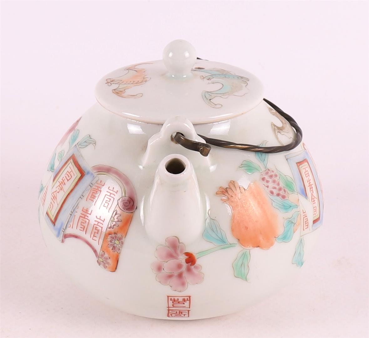 A porcelain teapot, China 19th century. - Image 3 of 8