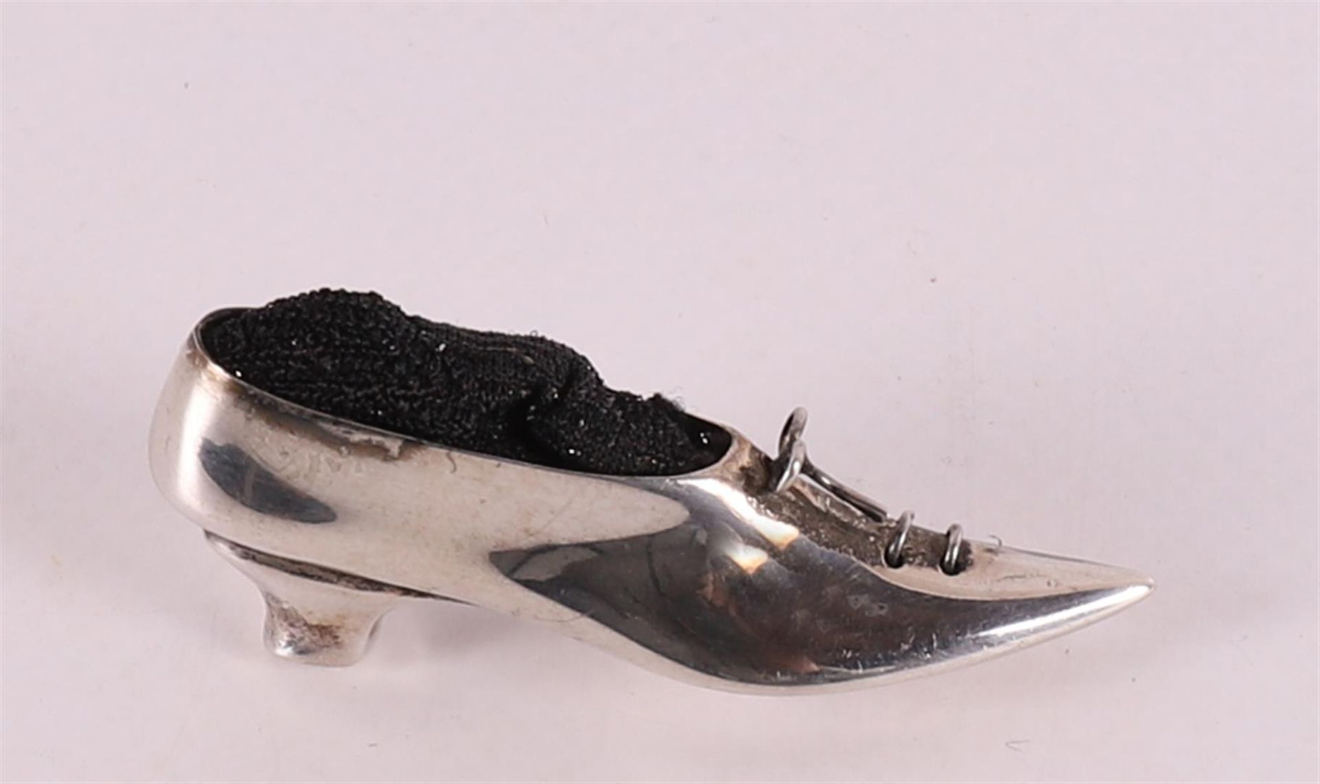A 1st grade 925/1000 silver needle cushion in the shape of a shoe.