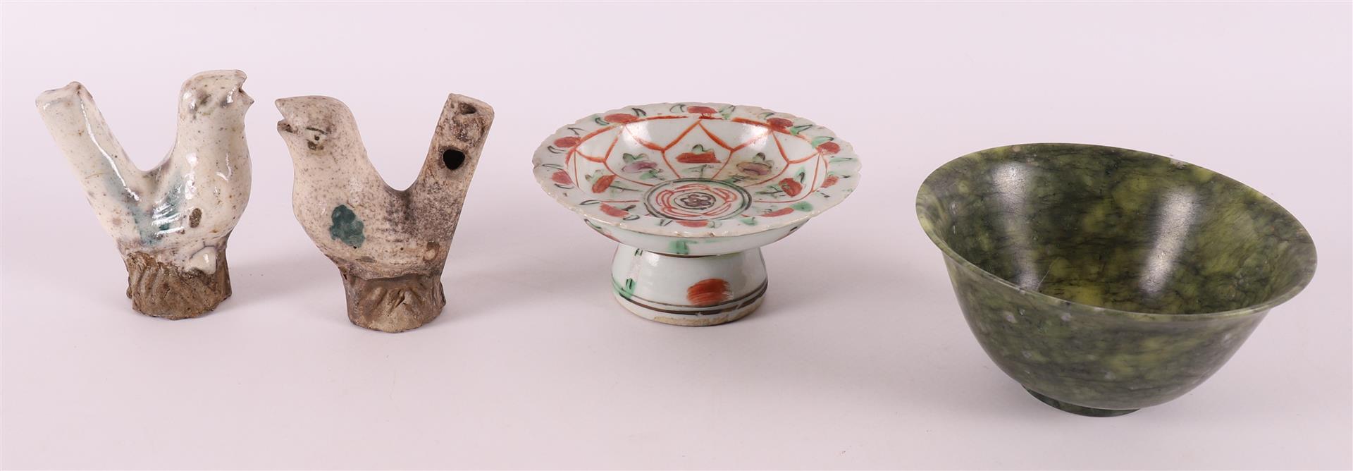 A porcelain tazza altar dish, China 18th/19th century.