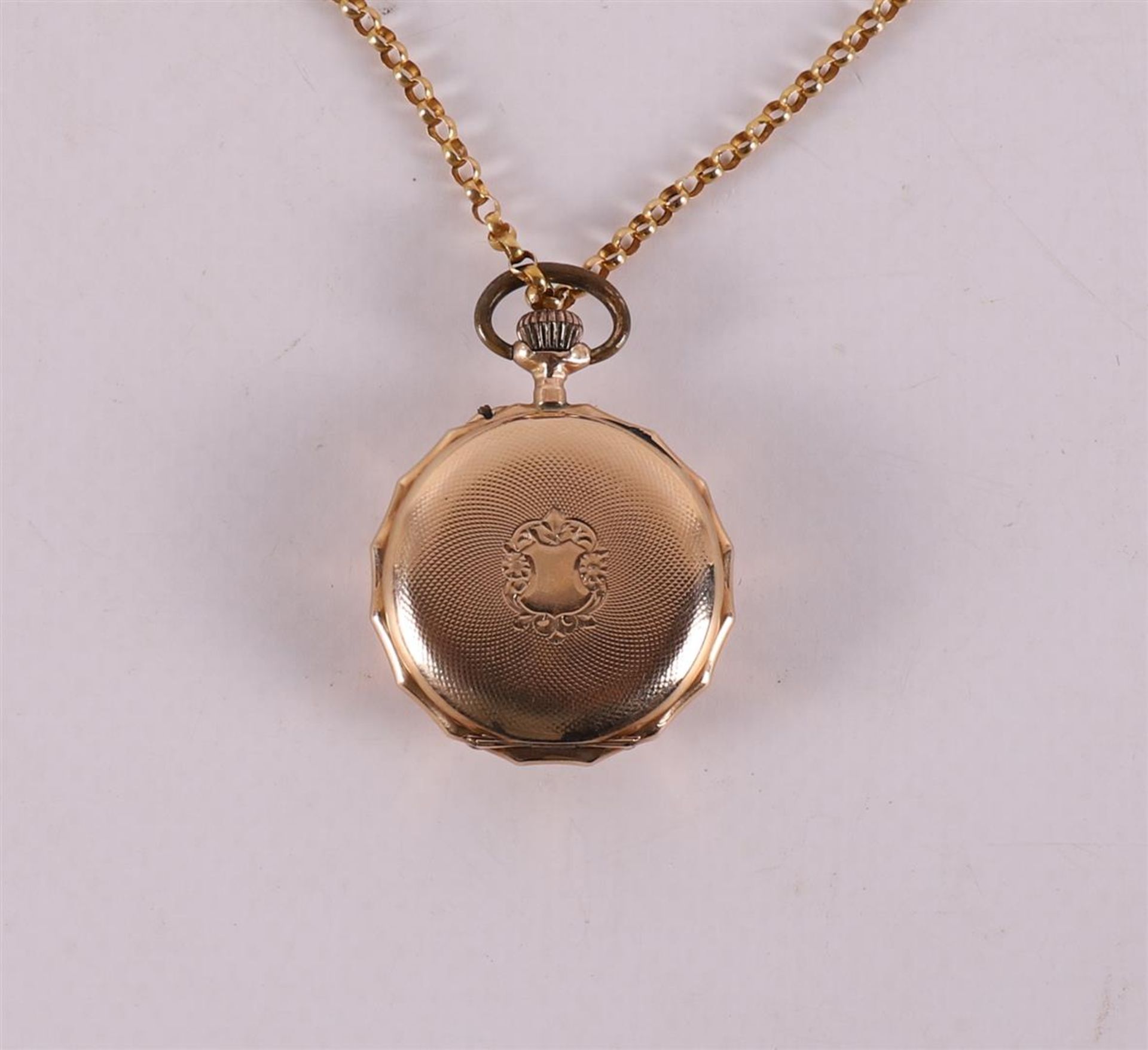 A women's pendant watch in 14 kt yellow gold engraved case, on a gold necklace, - Image 3 of 3