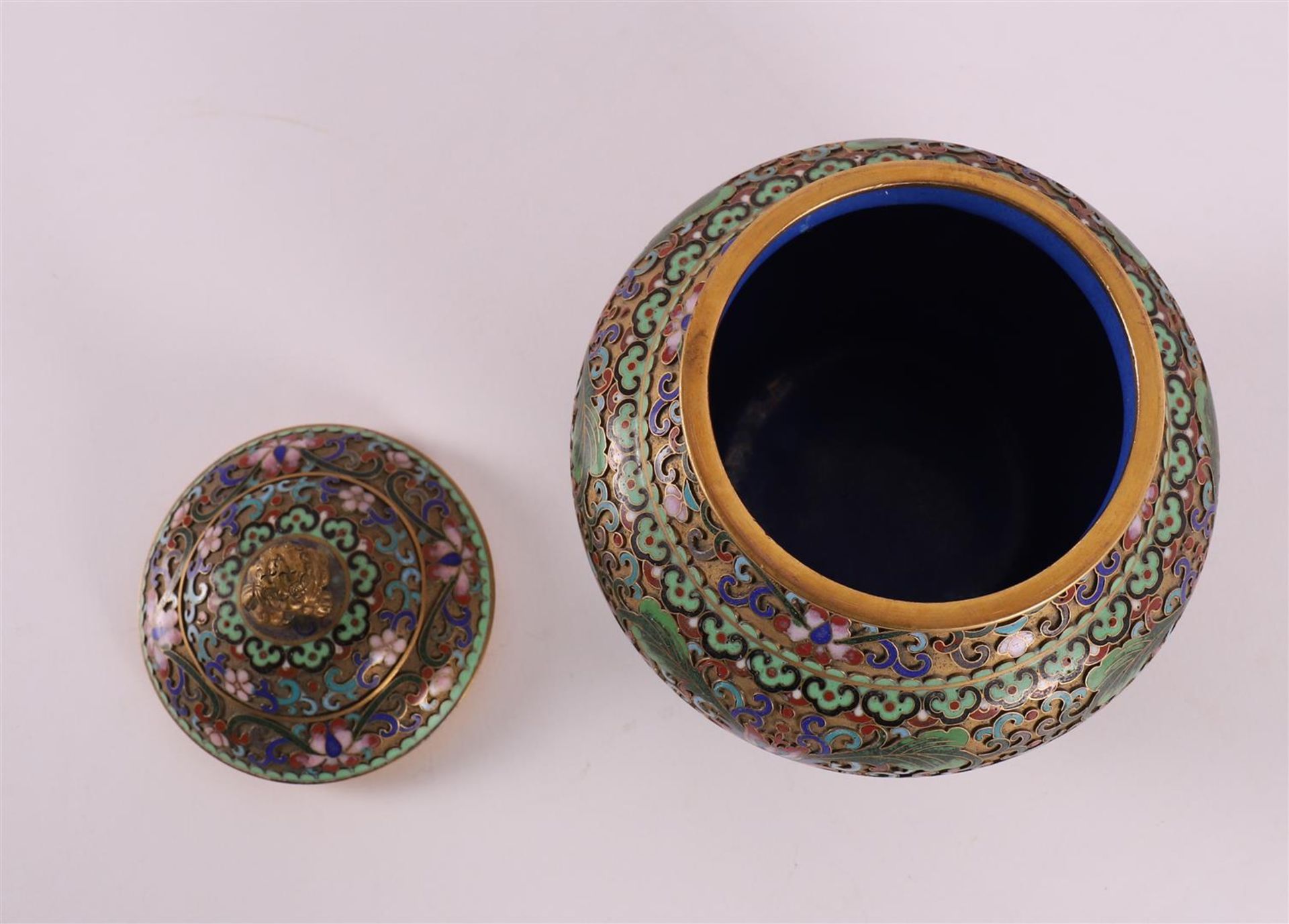 A cloisonné covered pot with partly openwork decoration, China, 20th century. - Image 5 of 5