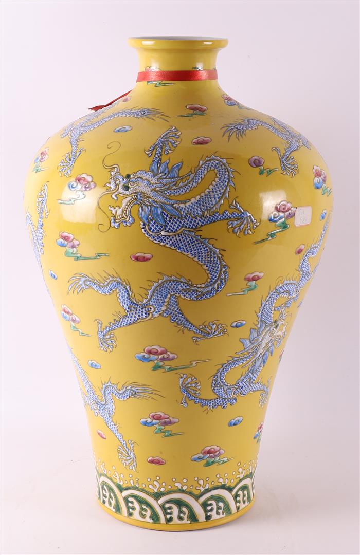 An imperial yellow porcelain baluster vase, antique example Jiaqing. - Image 2 of 6