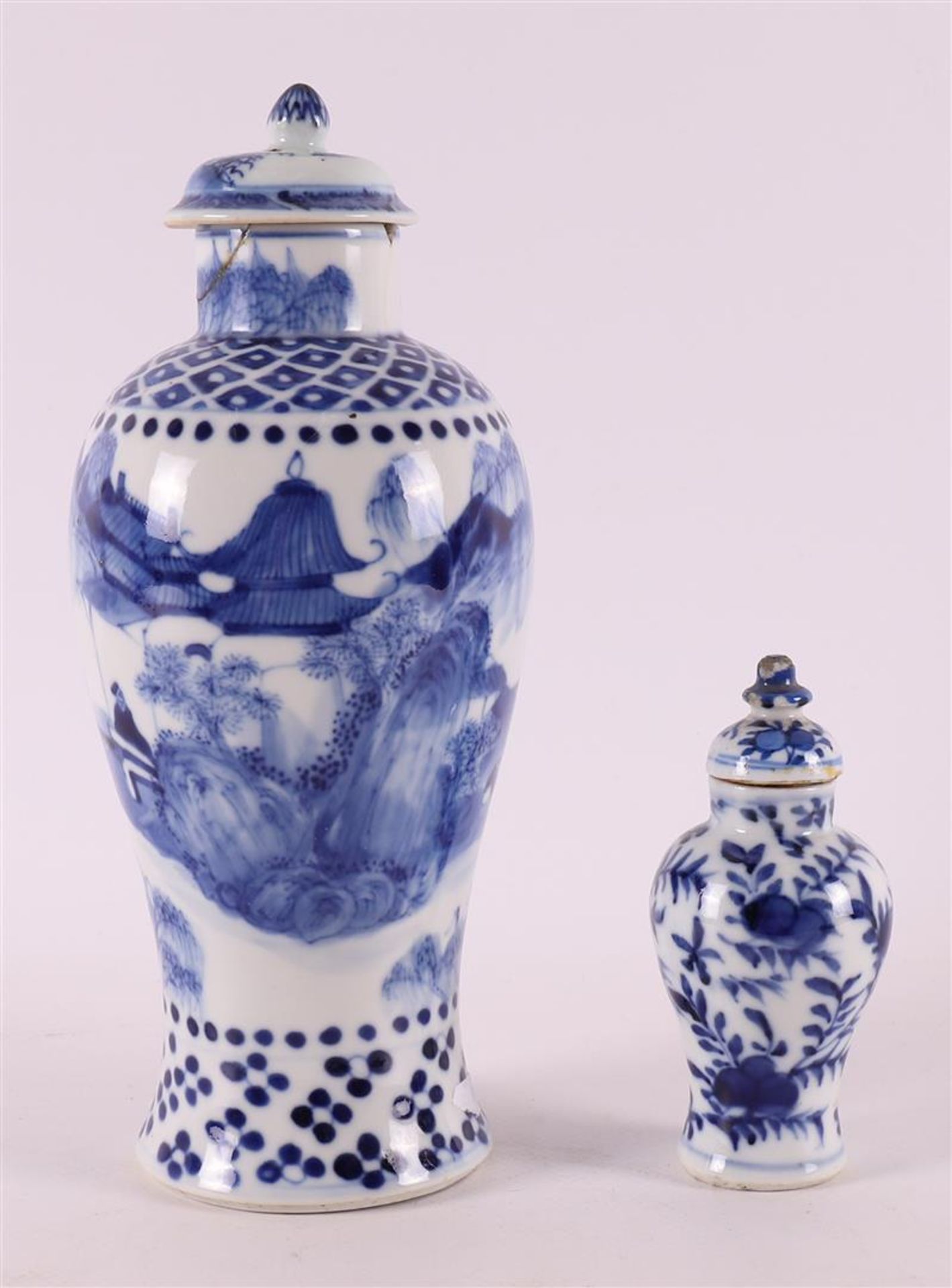 A blue and white porcelain baluster vase, China, 19th century. - Bild 2 aus 13