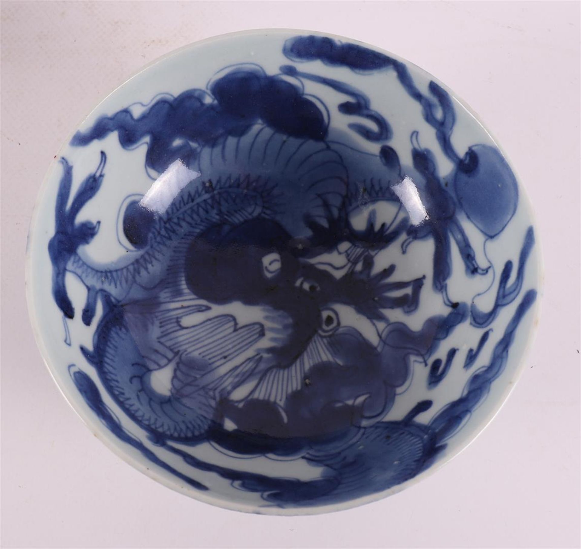 A blue and white porcelain bowl on a stand ring, China, Kangxi, around 1700. - Bild 5 aus 15