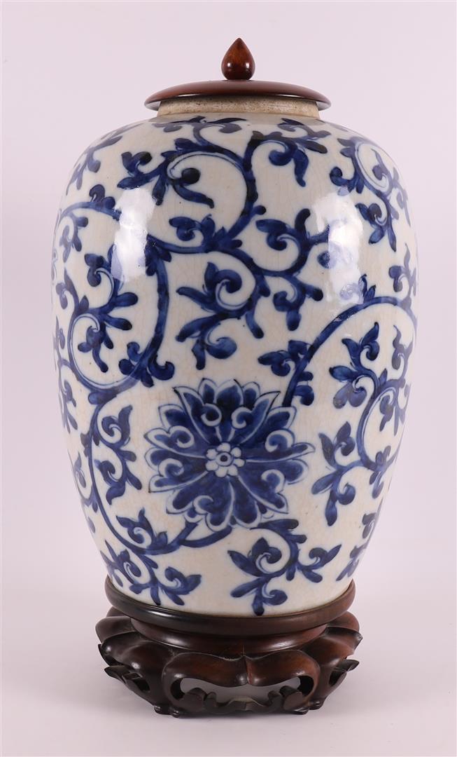 A blue/white soft paste/pâte tendre porcelain vase, China, 18th century.