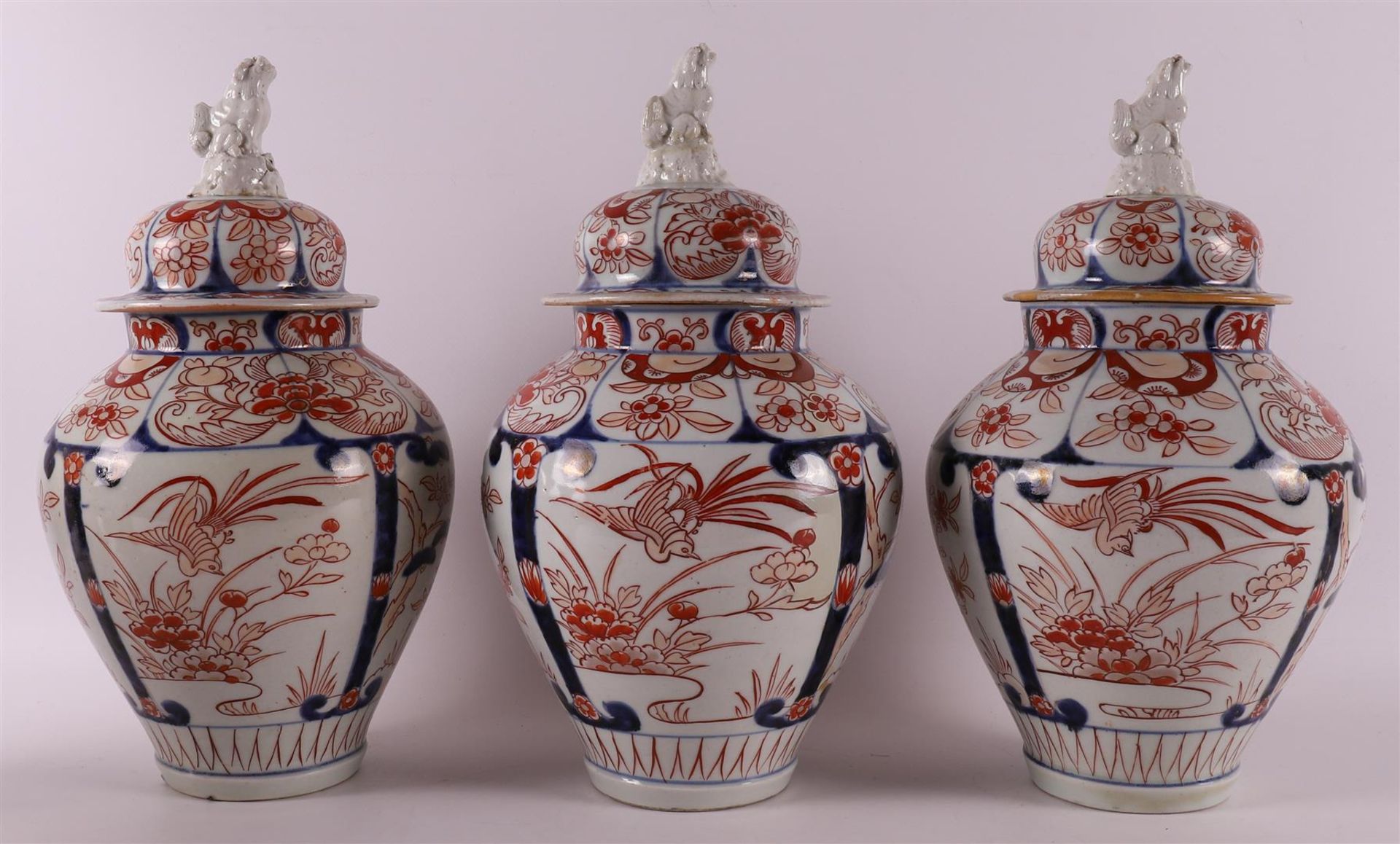 A five piece porcelain Imari garniture, Japan, circa 1700. - Image 2 of 20