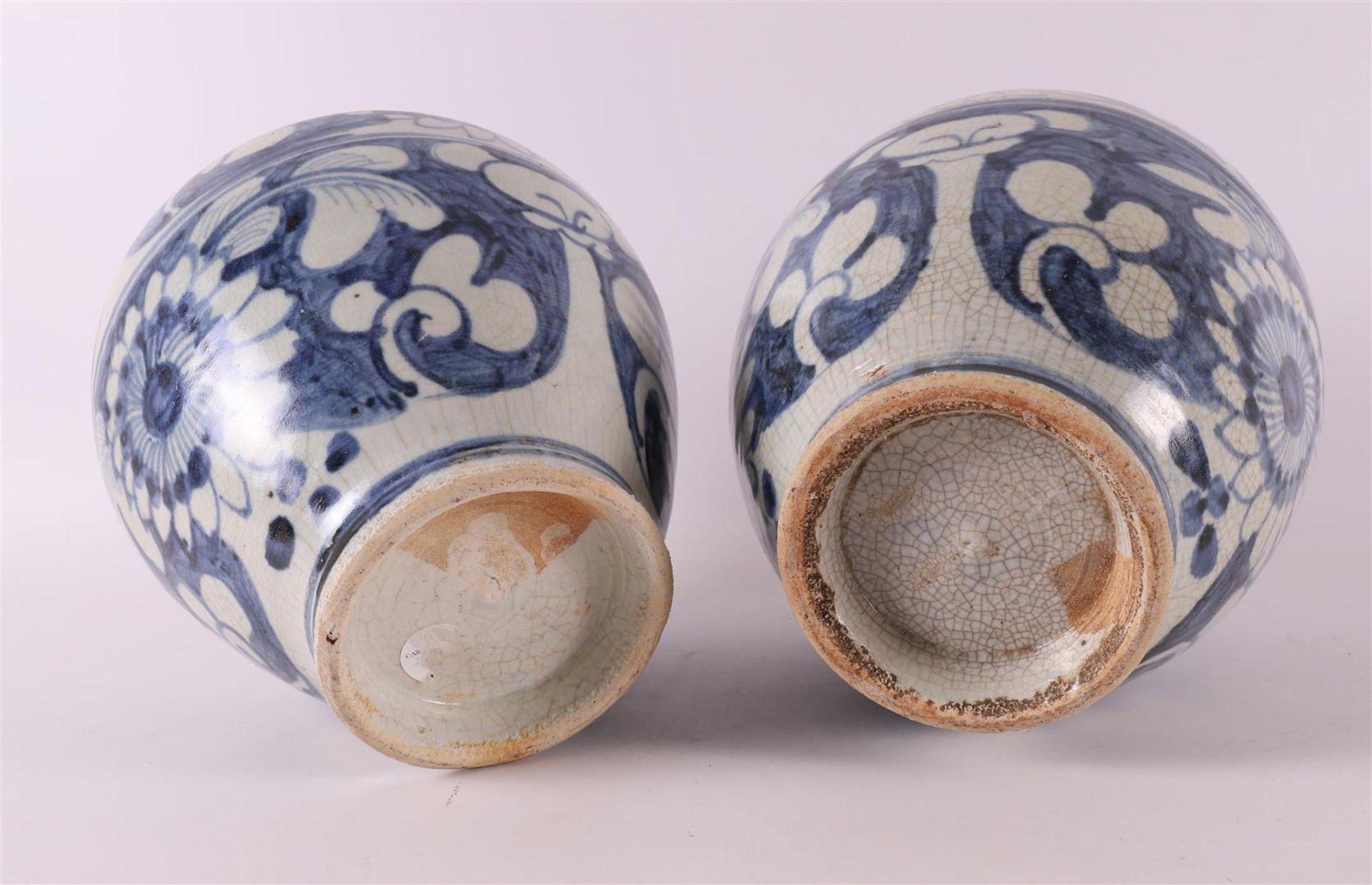 A pair of blue and white baluster-shaped porcelain Swatow vases, China, 17th/18t - Bild 7 aus 7