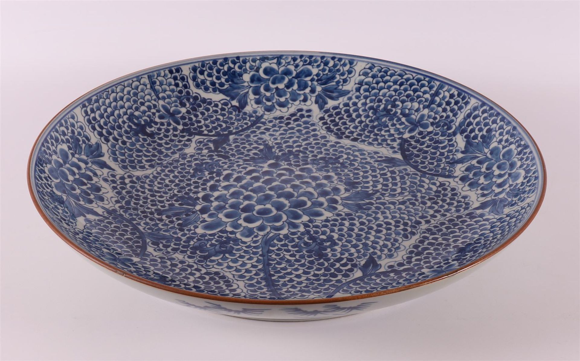 A blue and white porcelain dish, China, Kangxi, early 18th century. - Image 2 of 6