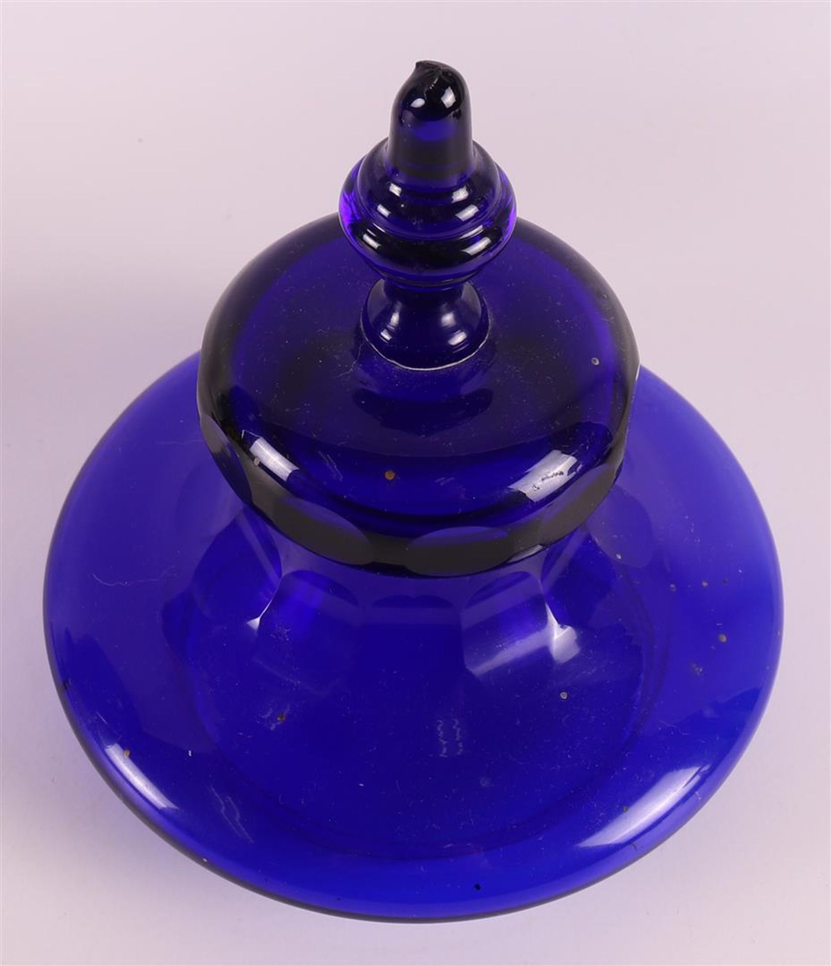 A blue glass apothecary jar, presumably France, around 1900. - Image 4 of 5