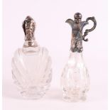 A clear crystal fragrance flask with silver flip lid and frame, 19th C.