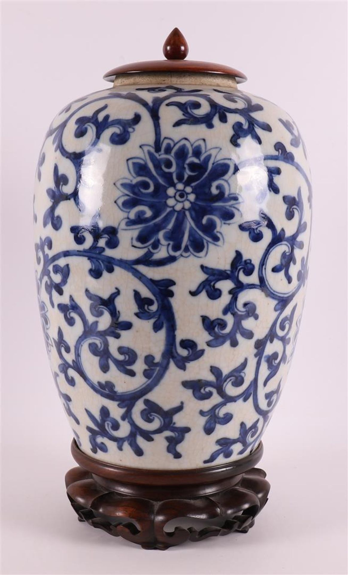 A blue/white soft paste/pâte tendre porcelain vase, China, 18th century. - Image 4 of 8