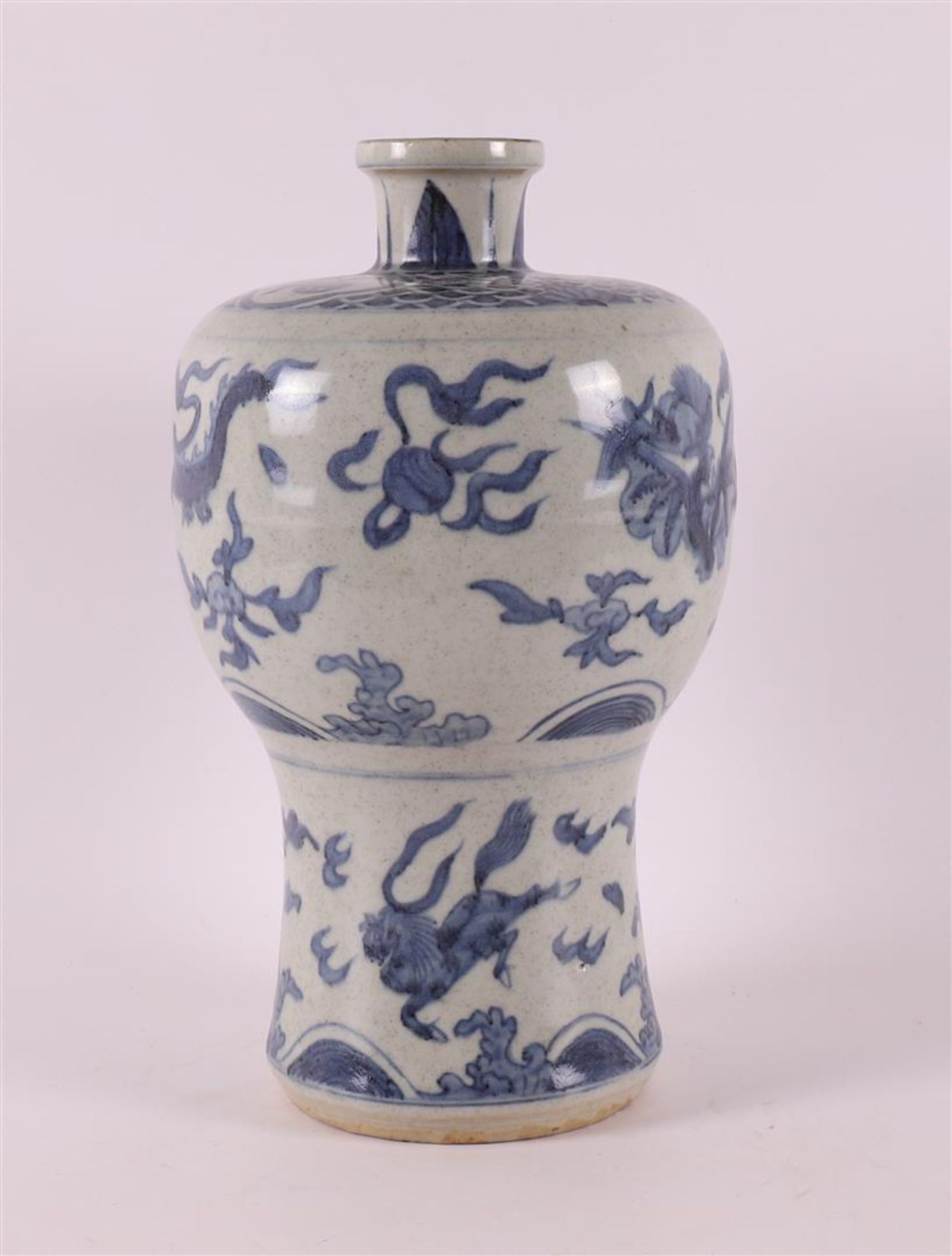 A blue/white porcelain Meiping vase, China, 2nd half 20th century. - Bild 3 aus 7