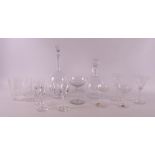 Netherlands, Maastricht. A clear glass decanter 'Ségur' with glasses, 20th centu