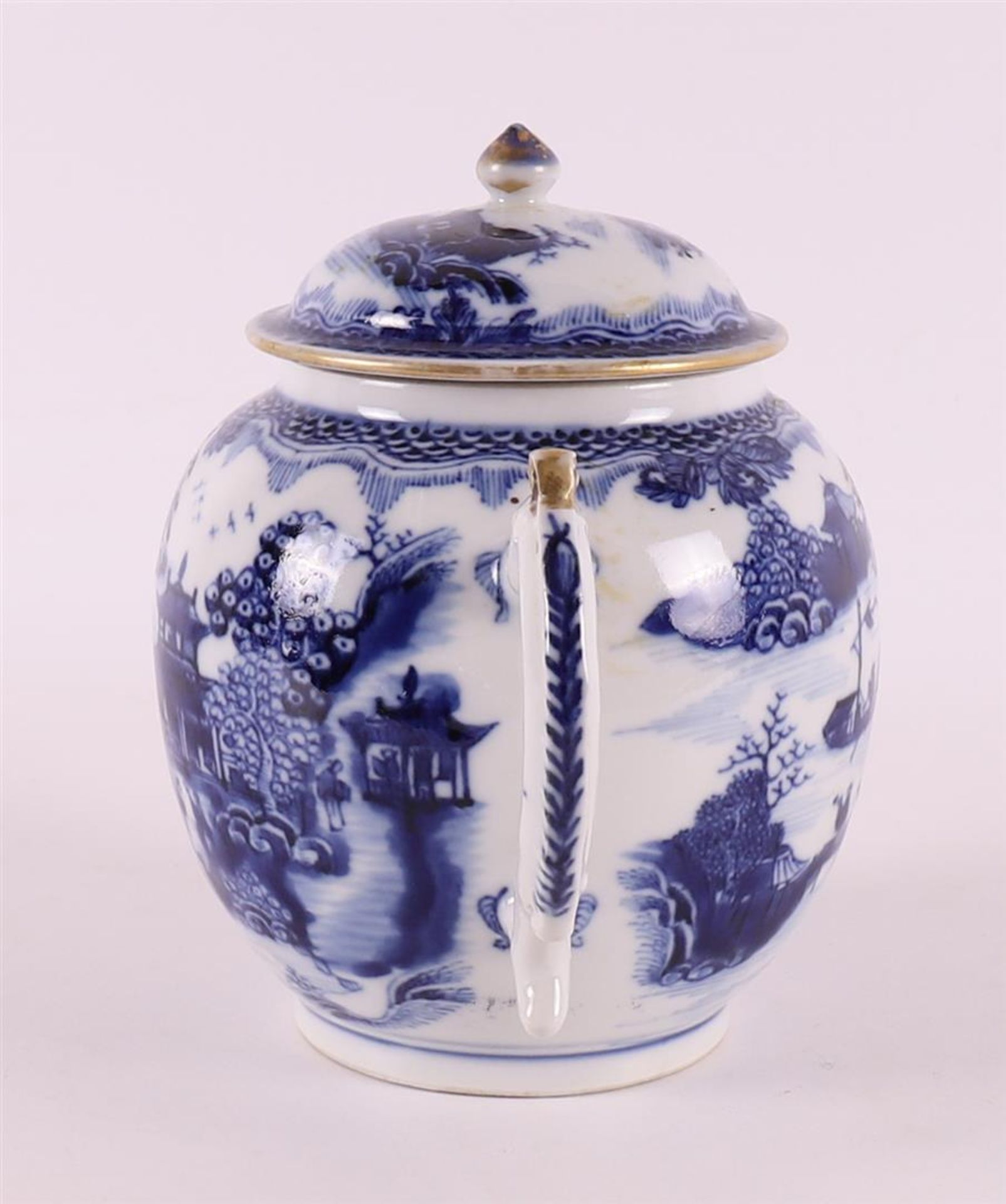 A blue/white porcelain Lowestoft teapot, England 18th century. - Image 3 of 8