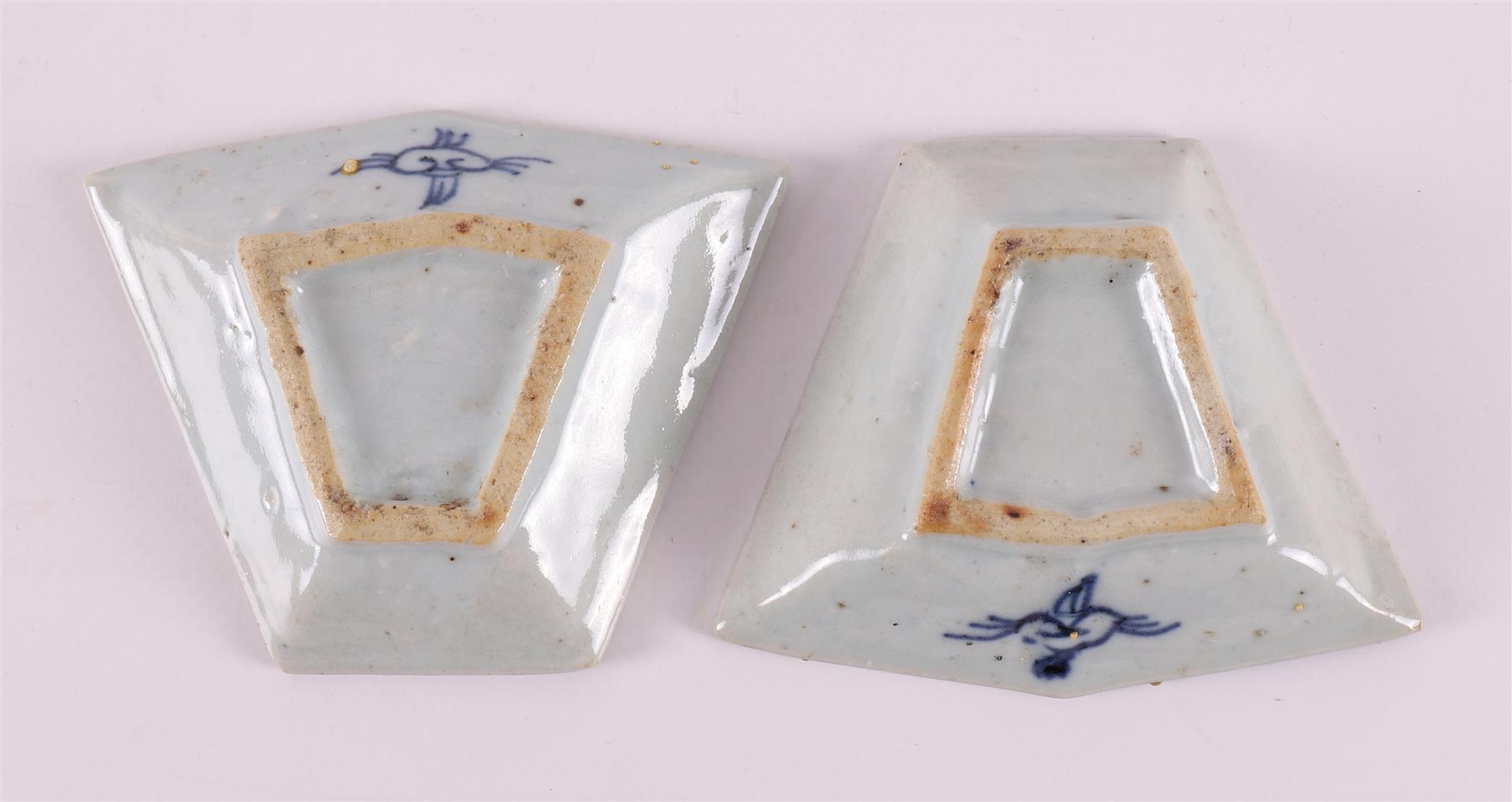 A blue and white porcelain hors d'oevre set, China, Kangxi, around 1700. - Image 6 of 12