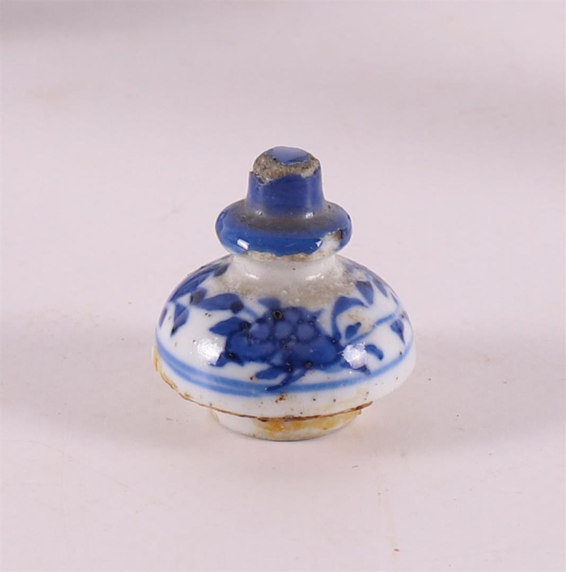 A blue and white porcelain baluster vase, China, 19th century. - Bild 11 aus 13