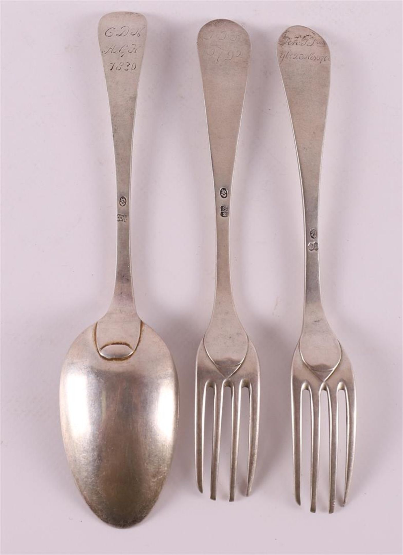 A 2nd grade 835/1000 silver spoon and two forks, Groningen 18th century. - Bild 2 aus 2