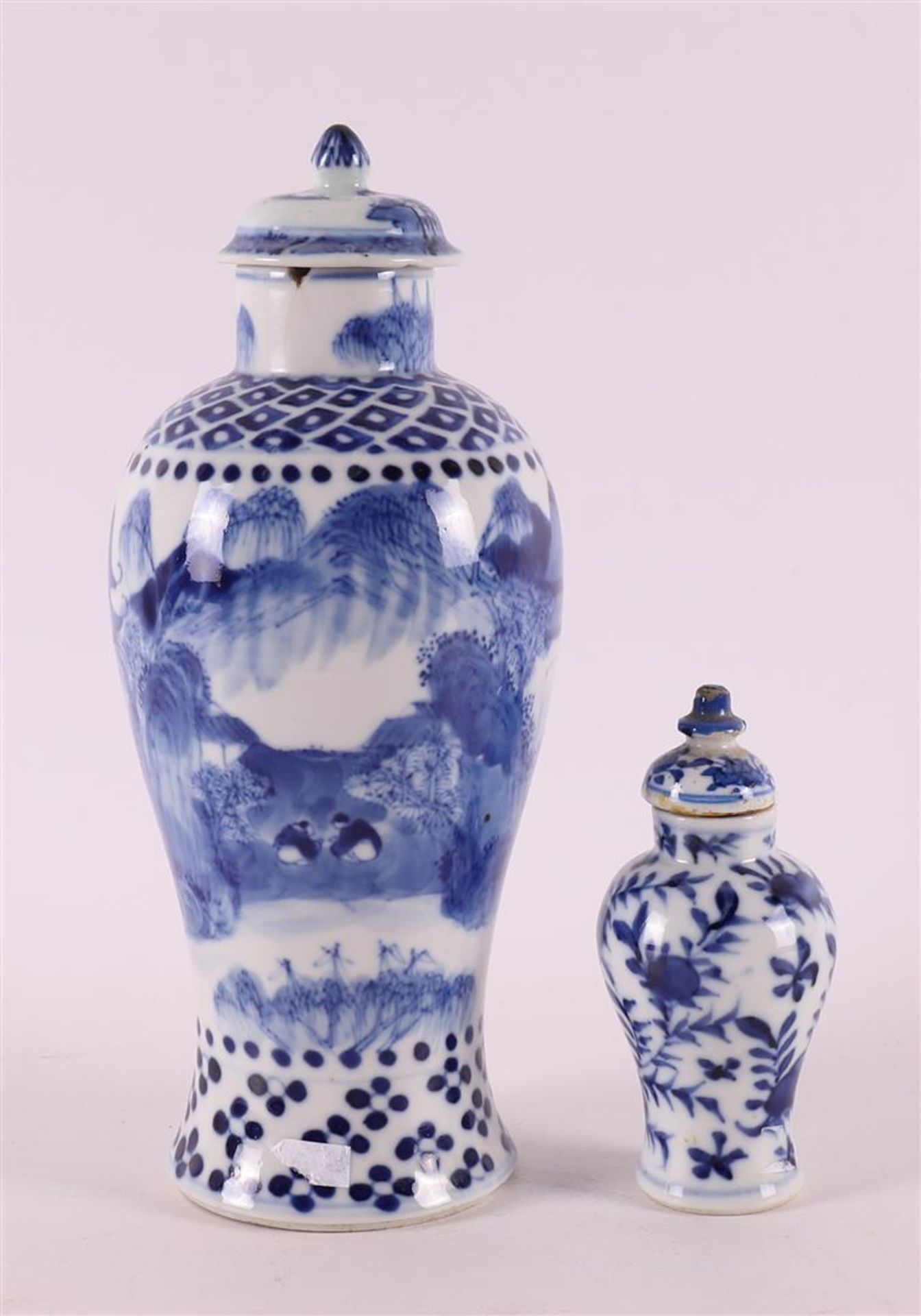 A blue and white porcelain baluster vase, China, 19th century. - Bild 3 aus 13