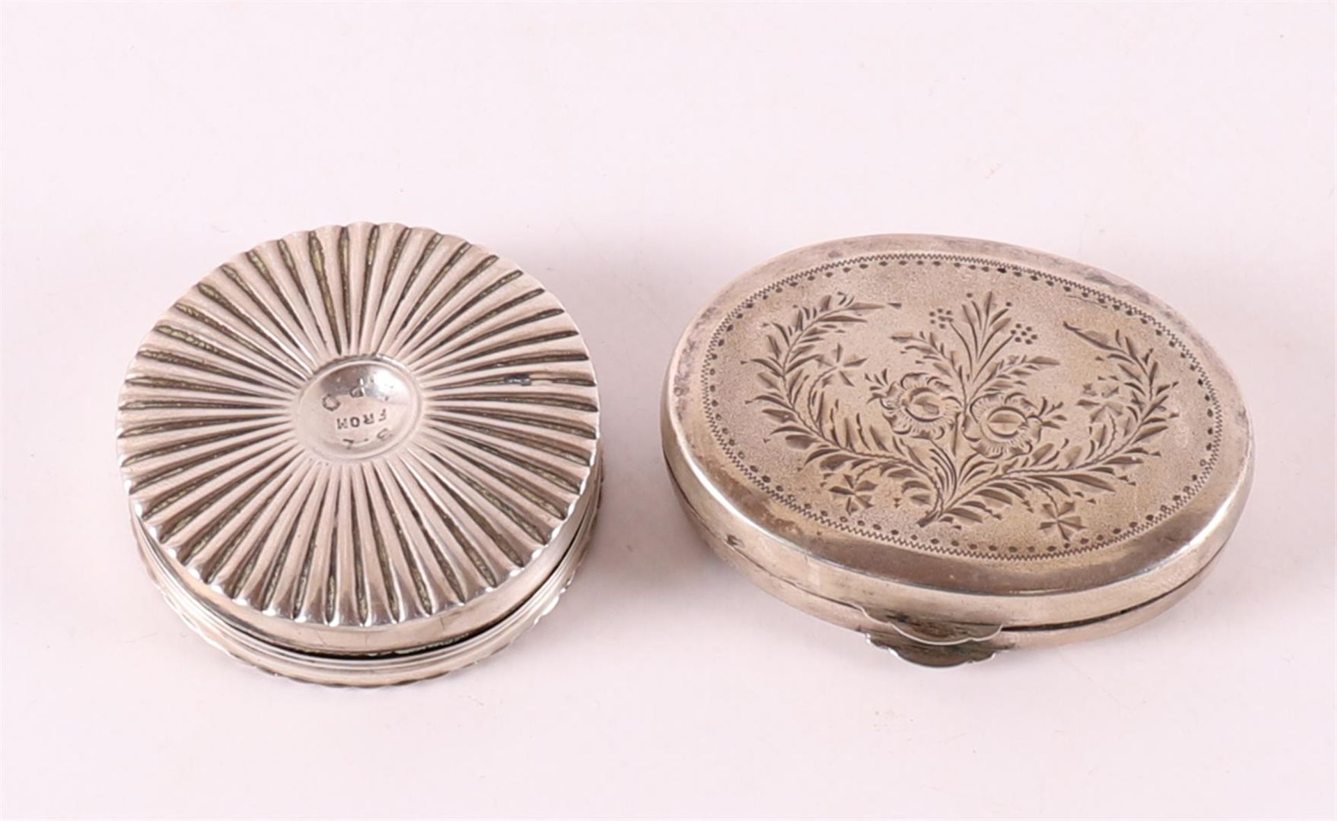 A 2nd grade 835/1000 oval silver pill box, year letter 1893.