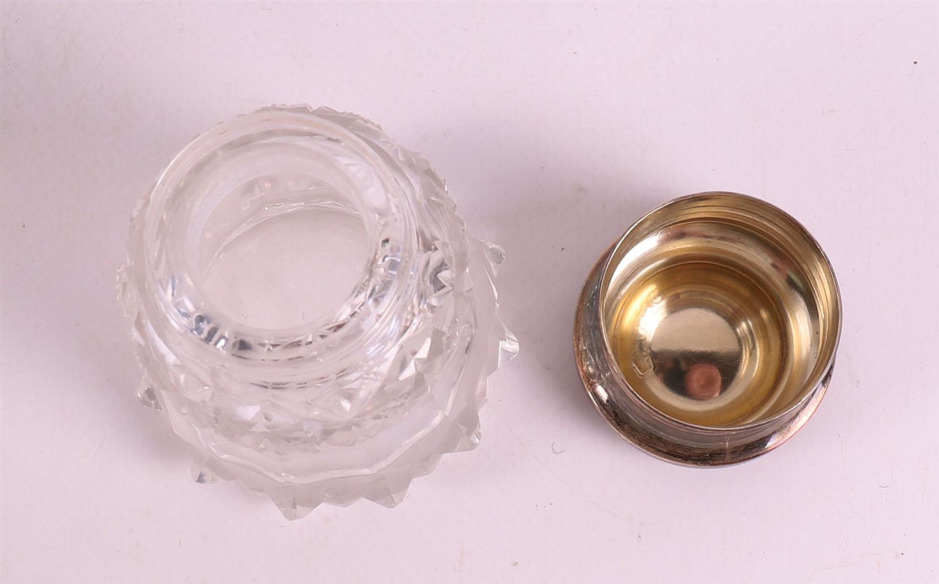 A clear crystal rusk tin with silver knob crown, early 20th century. - Image 3 of 5