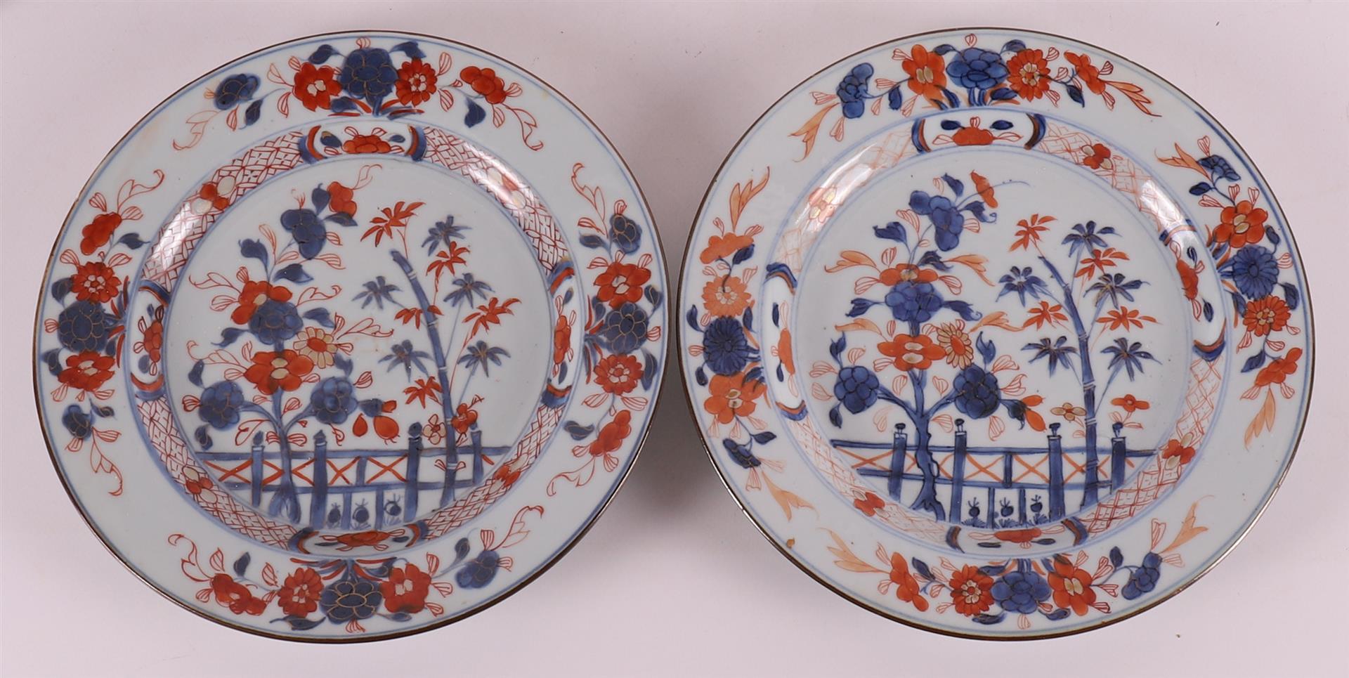 A series of six porcelain Chinese Imari plates, China, Kangxi, around 1700. - Image 6 of 13