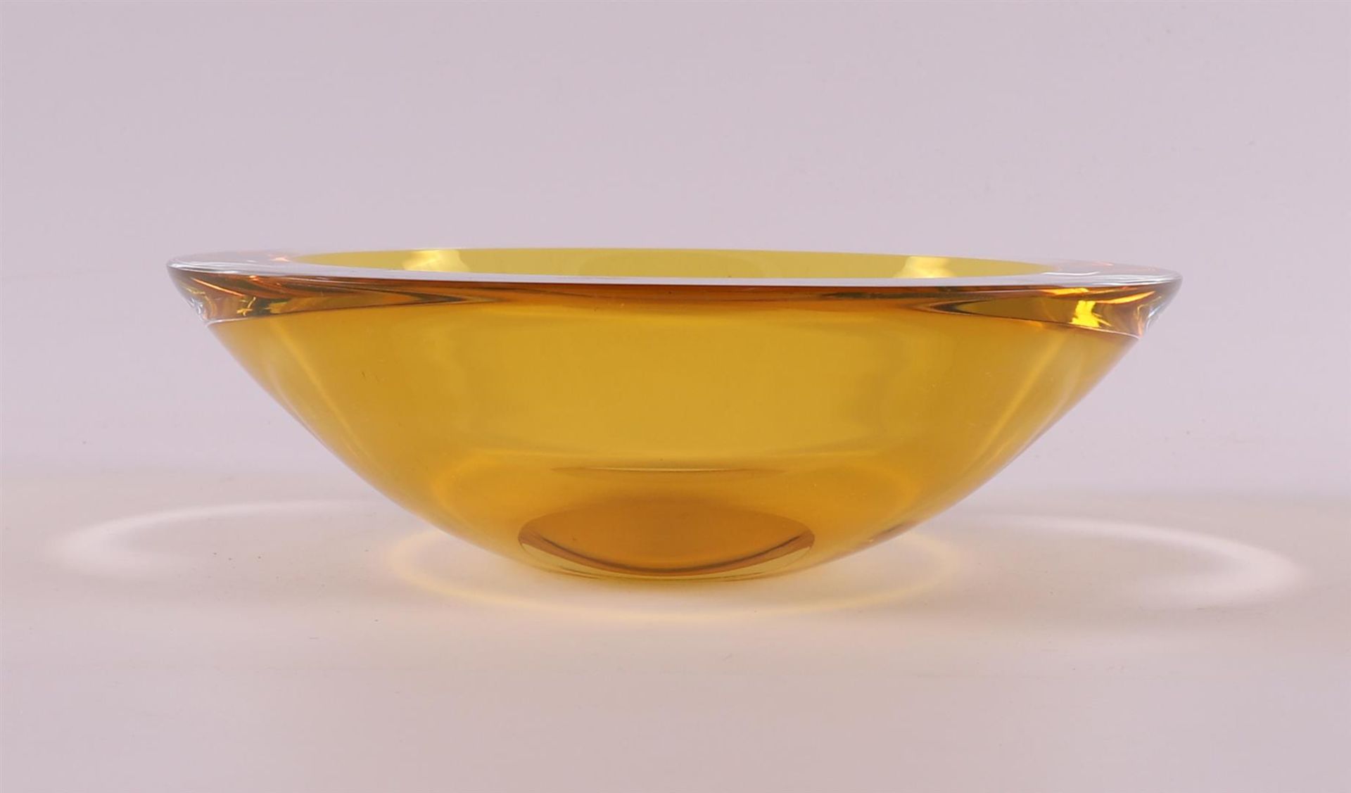 A thick-walled yellow and clear glass bowl, Olaf Stevens (Tilburg 1994-). - Bild 2 aus 4