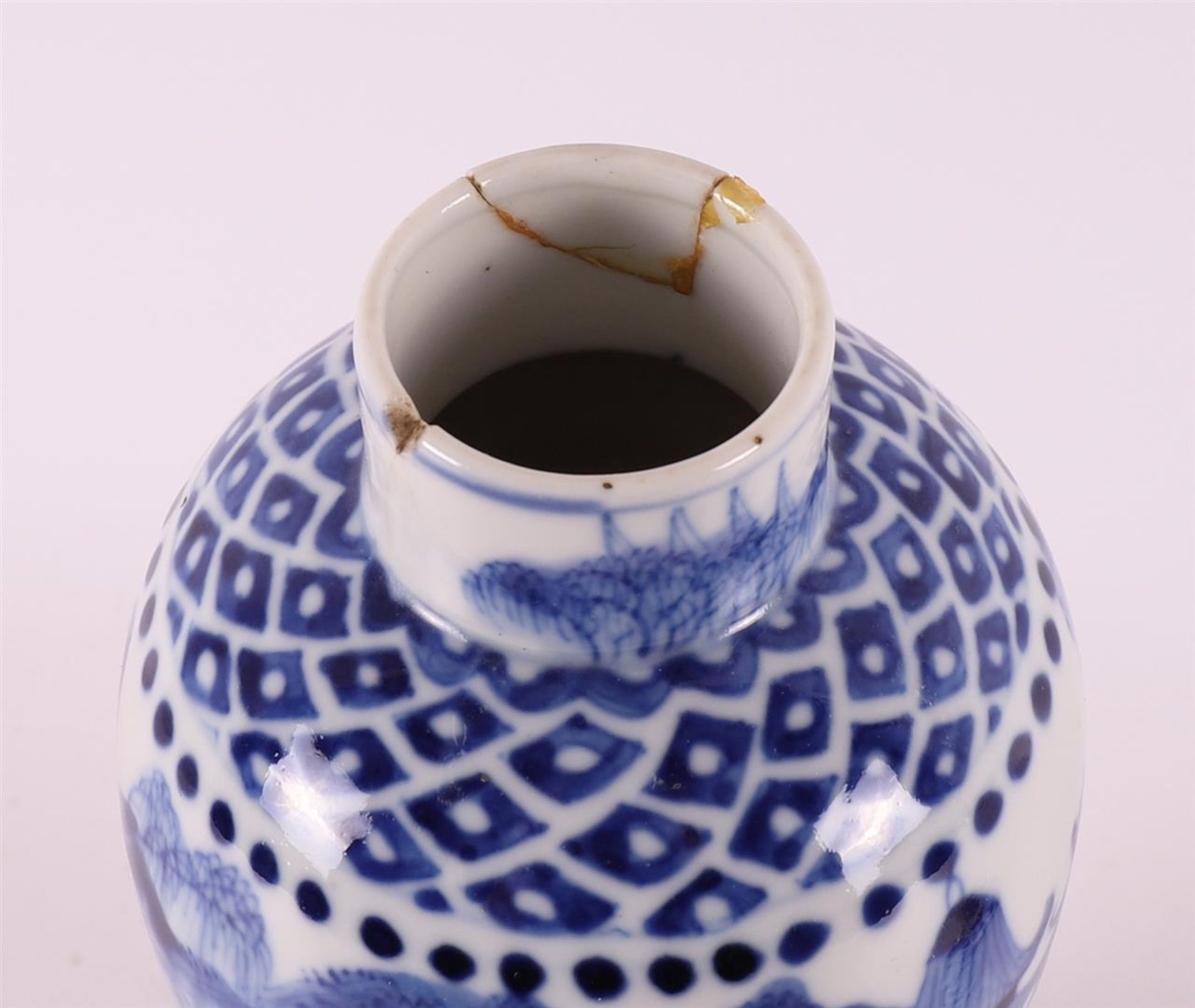 A blue and white porcelain baluster vase, China, 19th century. - Bild 6 aus 13