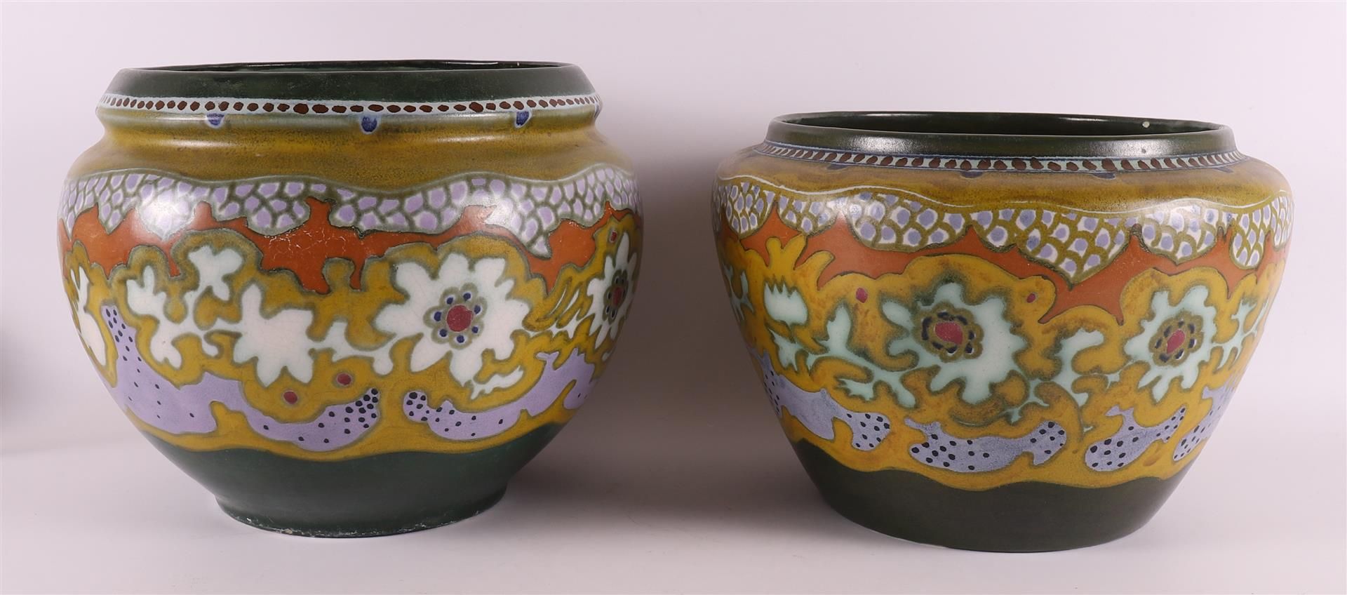 A pottery cachepot, ca. 1930. - Bild 4 aus 9