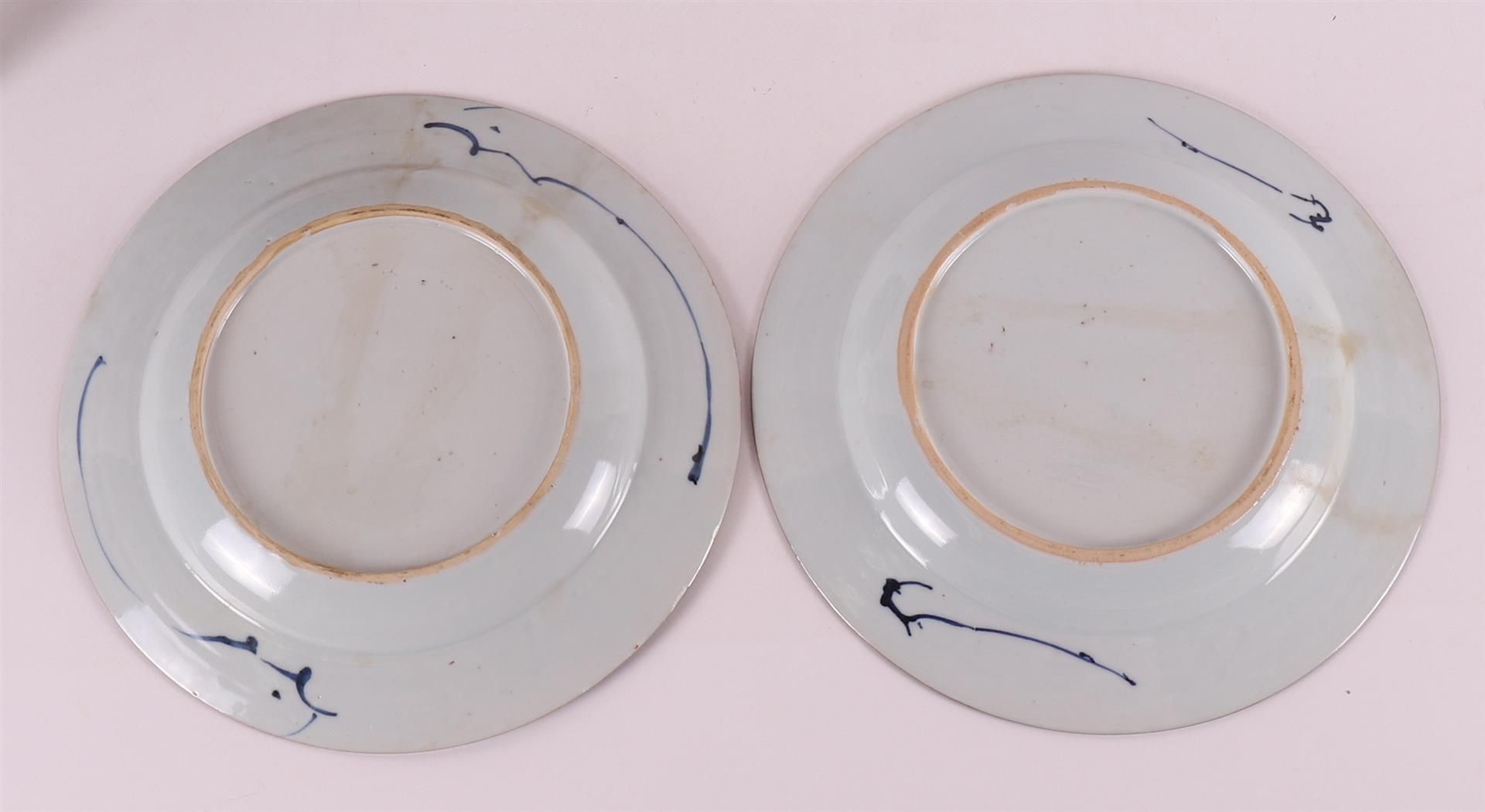 A series of six porcelain Chinese Imari plates, China, Kangxi, around 1700. - Bild 7 aus 13