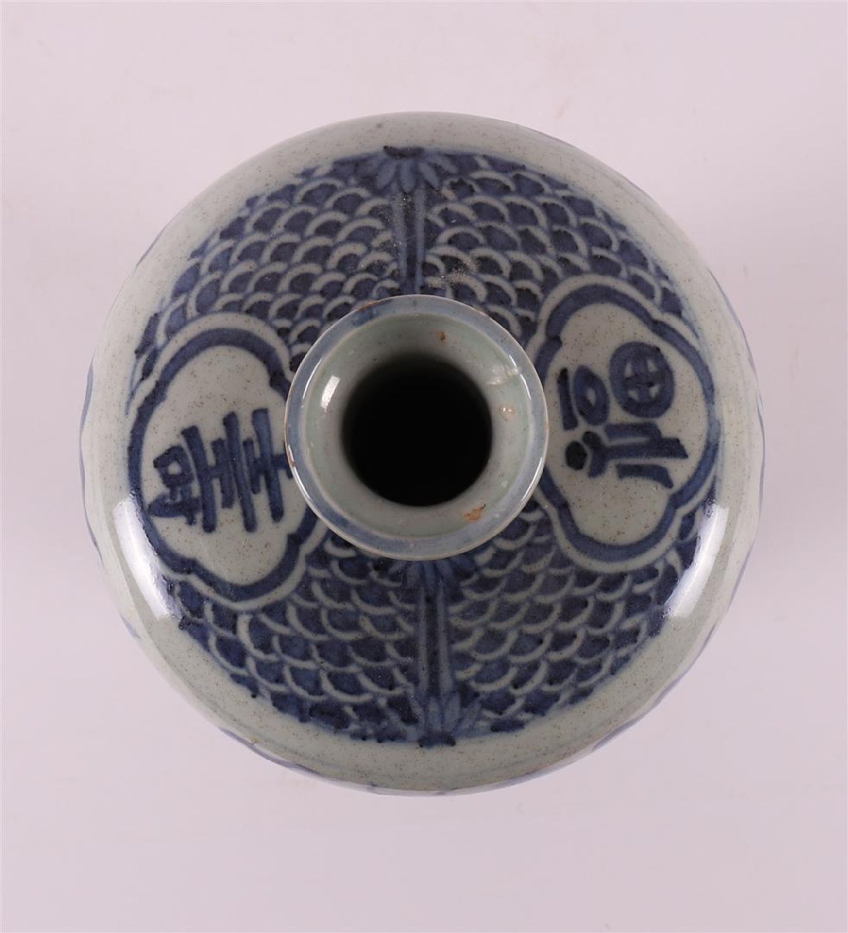 A blue/white porcelain Meiping vase, China, 2nd half 20th century. - Bild 6 aus 7
