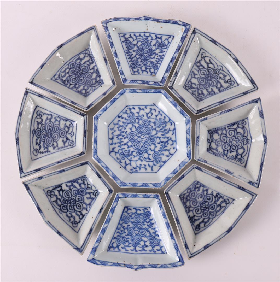 A blue and white porcelain hors d'oevre set, China, Kangxi, around 1700.