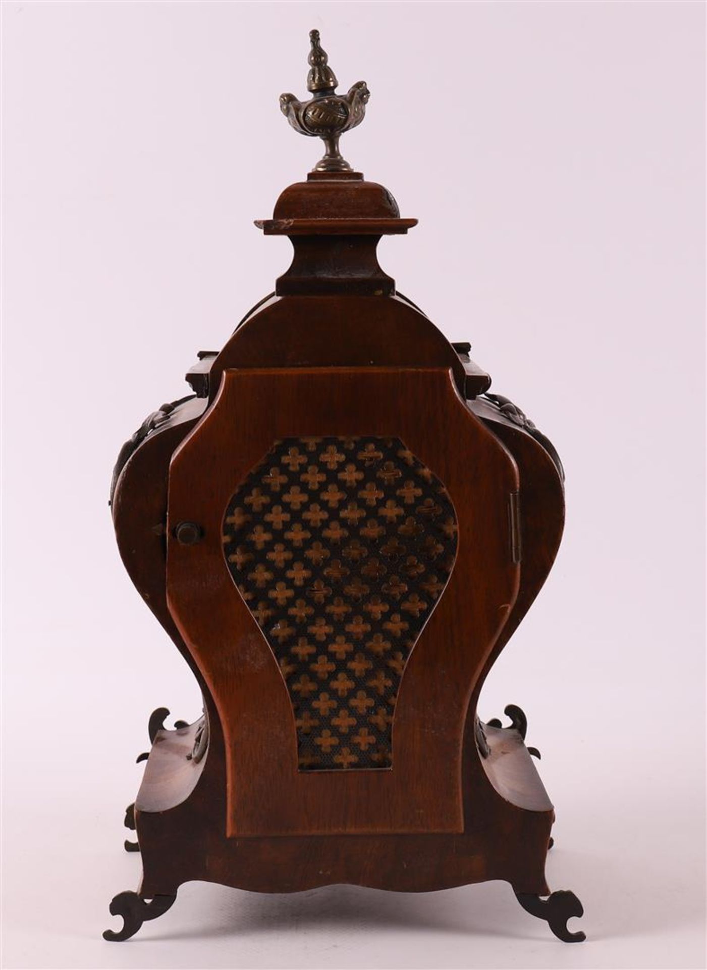 A mantel clock, Louis XV style, late 19th century. - Image 2 of 6