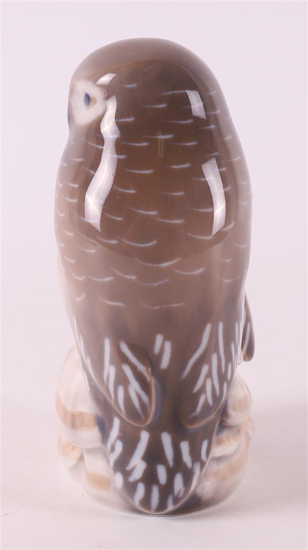 A polychrome porcelain pair of owls, Denmark, Royal Copenhagen, 20th century. - Image 4 of 5