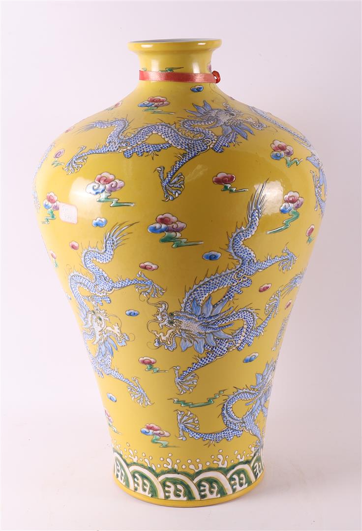 An imperial yellow porcelain baluster vase, antique example Jiaqing. - Image 3 of 6