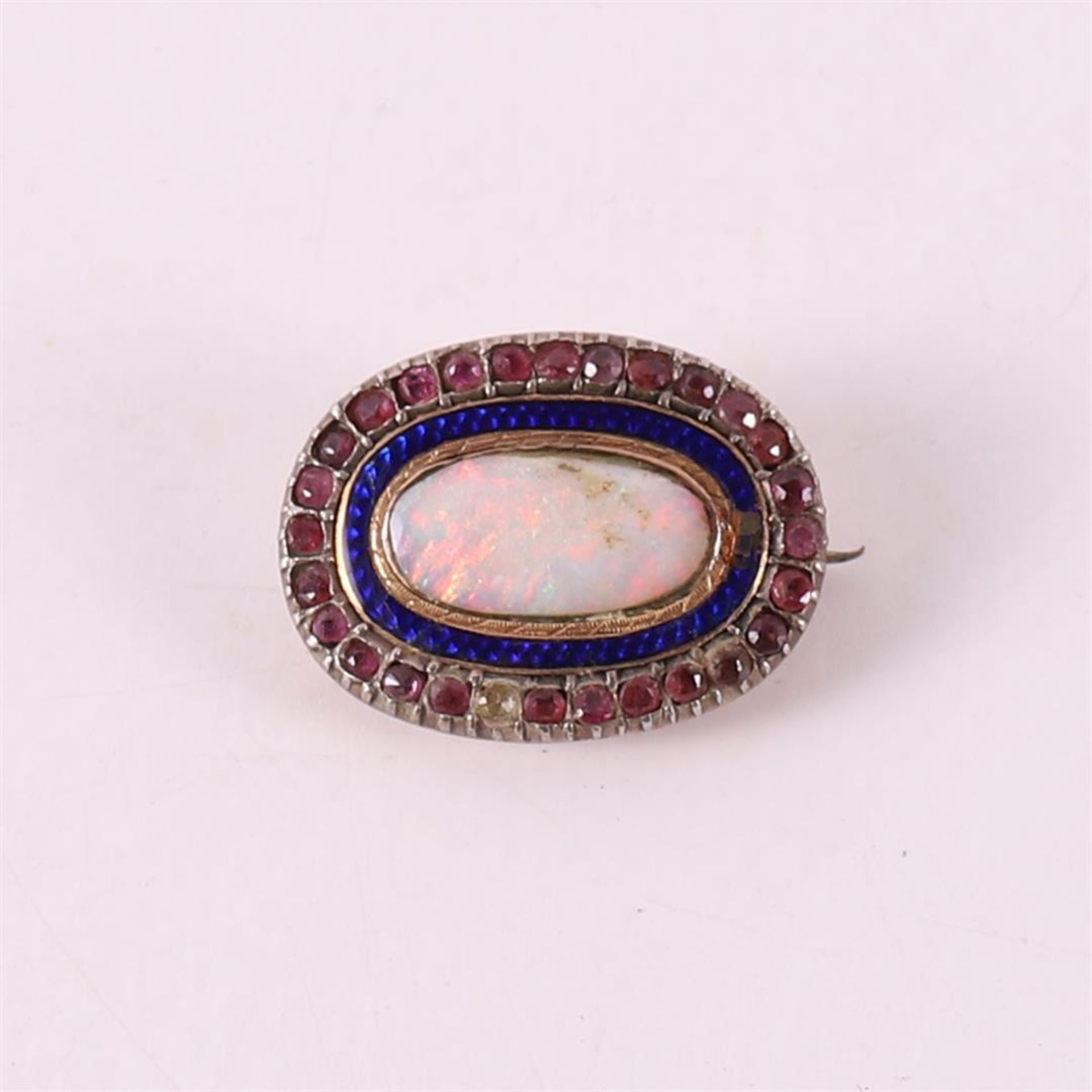 A 14 kt 585/1000 yellow gold oval brooch, set with opal and entourage.