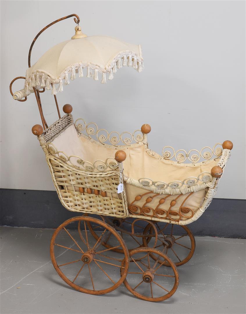 A rattan doll's pram with parasol, 19th century. - Image 2 of 3