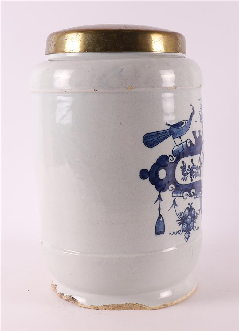 A Delft blue pottery albarello apothecary jar with brass lid, 18th century. - Image 4 of 11