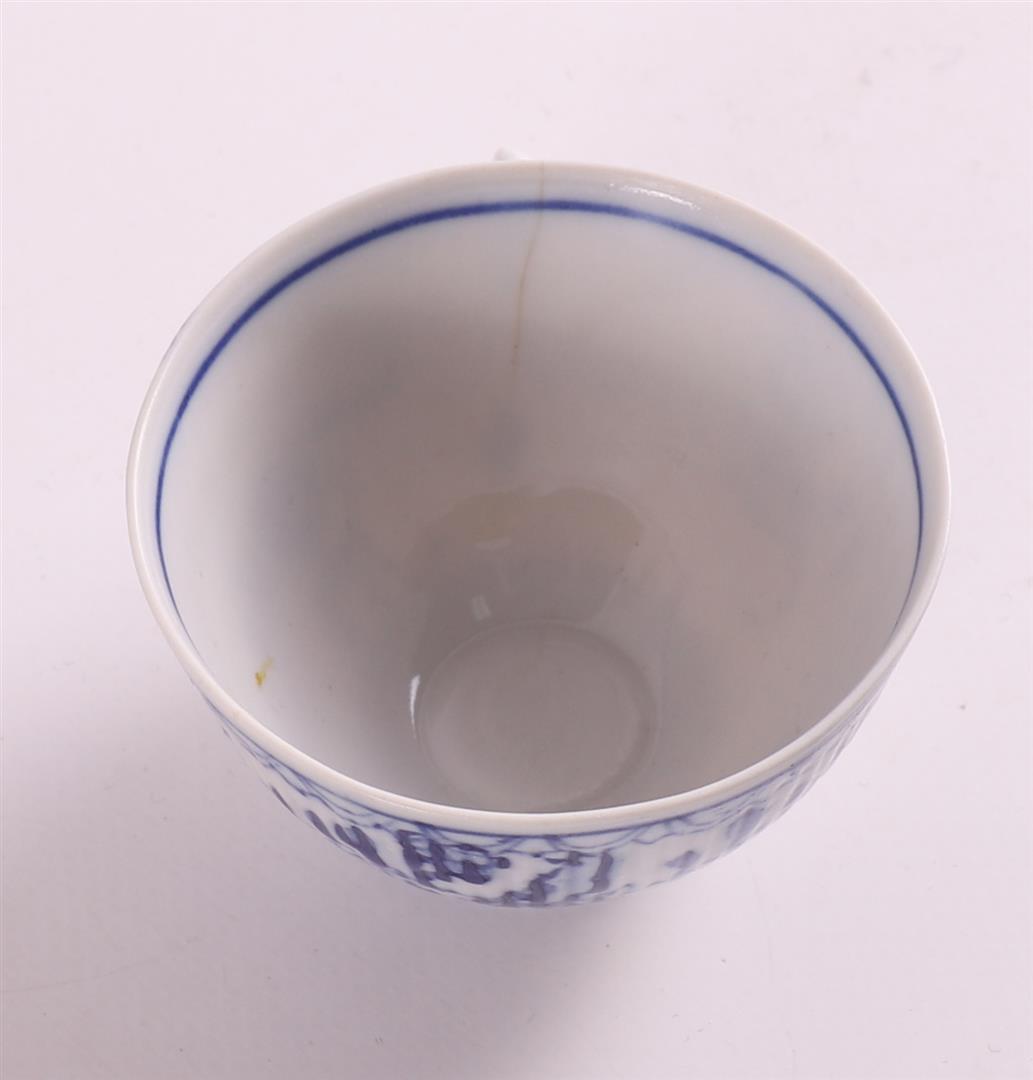 A white porcelain tea service fragment with blue Saxon decor, circa 1900 - Image 3 of 5